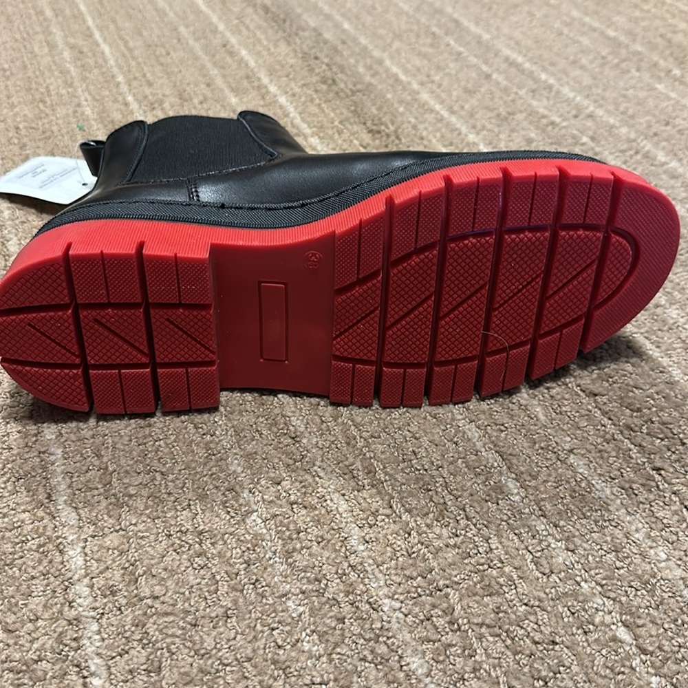 Stylish leather boots with red bottoms - Picture 3 of 4